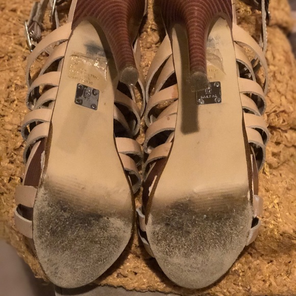 Heels - Picture 2 of 3